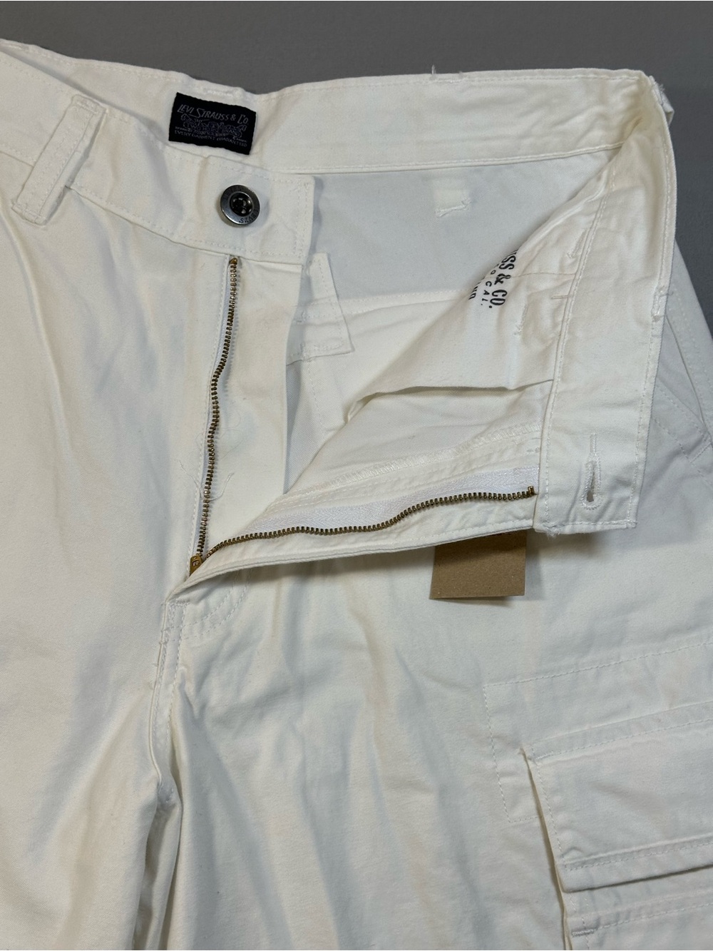 NWT Levi's Squad Cargo Shorts, White - Mens 32 - Picture 8 of 15